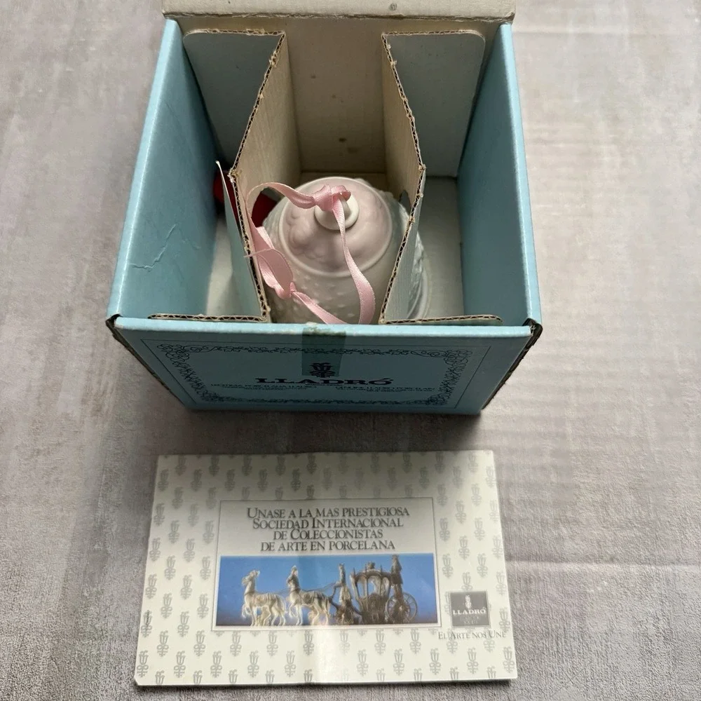 Vintage 1987 LLADRO 5458 Christmas Bell Ornament Campanita Navidad Bisque Pink‎